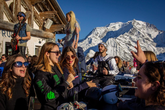 Apres Ski bar La Folie Douce Megeve